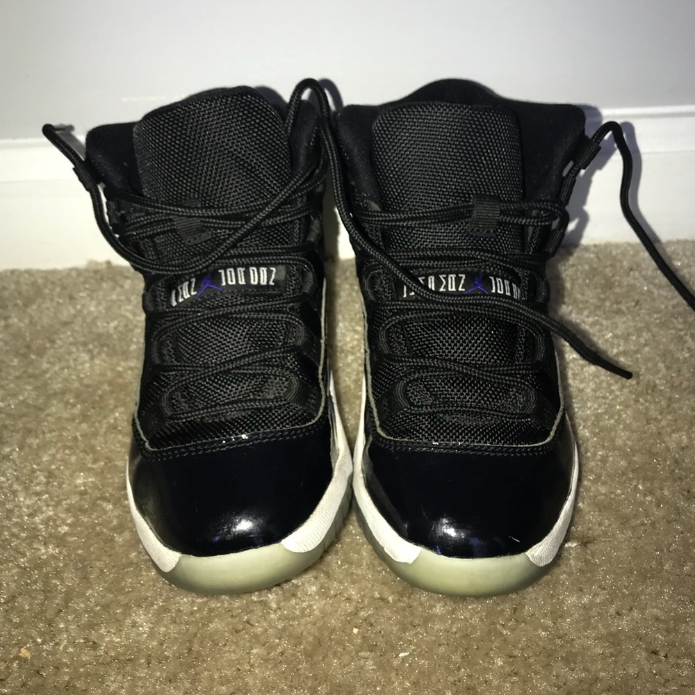 Jordan 11 space jam kids size 1